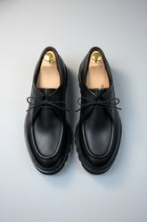 Black leather lace-up shoes with rubber sole for smart-casual weekend wear.
